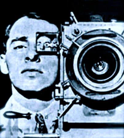 David Abelevič Kaufman (rus. Давид А́белевич Ка́уфман; Białystok, 2 gennaio 1896 – Mosca, 12 febbraio 1954) regista, sceneggiatore e teorico del cinema sovietico, noto con lo pseudonimo di Dziga Vertov.