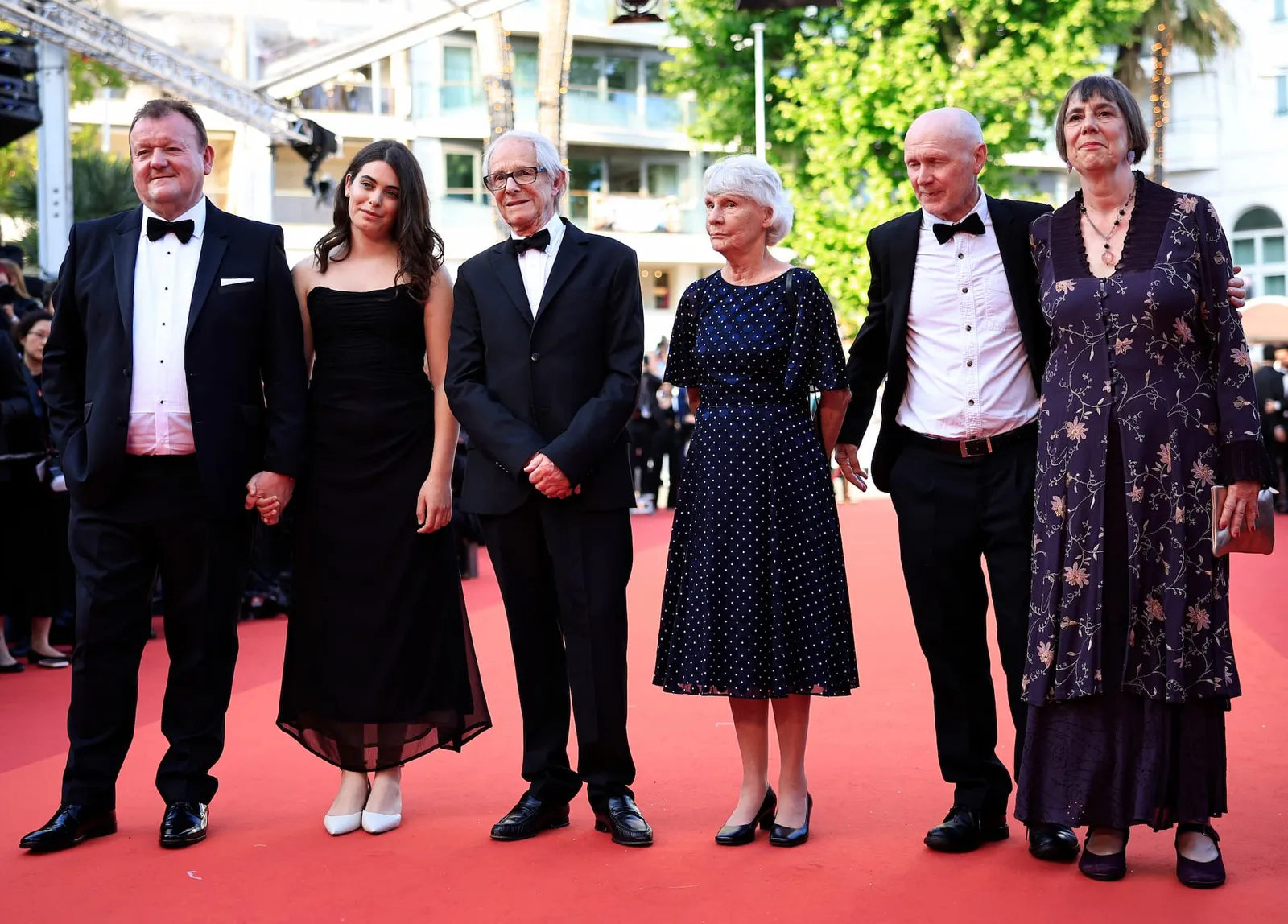 The Old Oak: Il regista ken Loach con il cast del film al Festival di Cannes