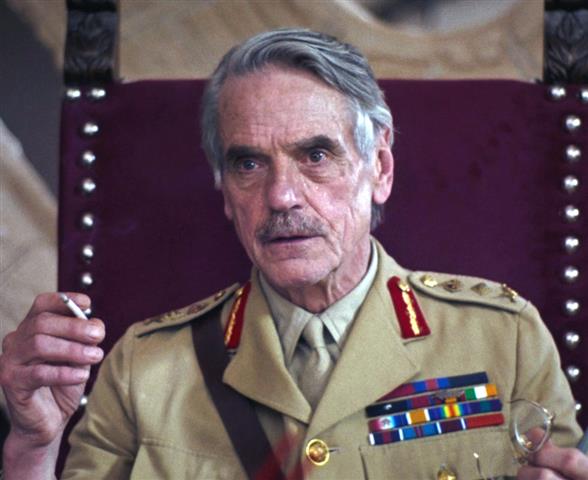 Jeremy Irons offre una rappresentazione di Arthur Grenfell Wauchope